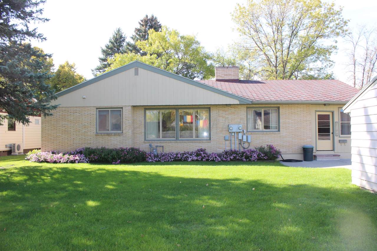 208 5TH Street - Photo 1