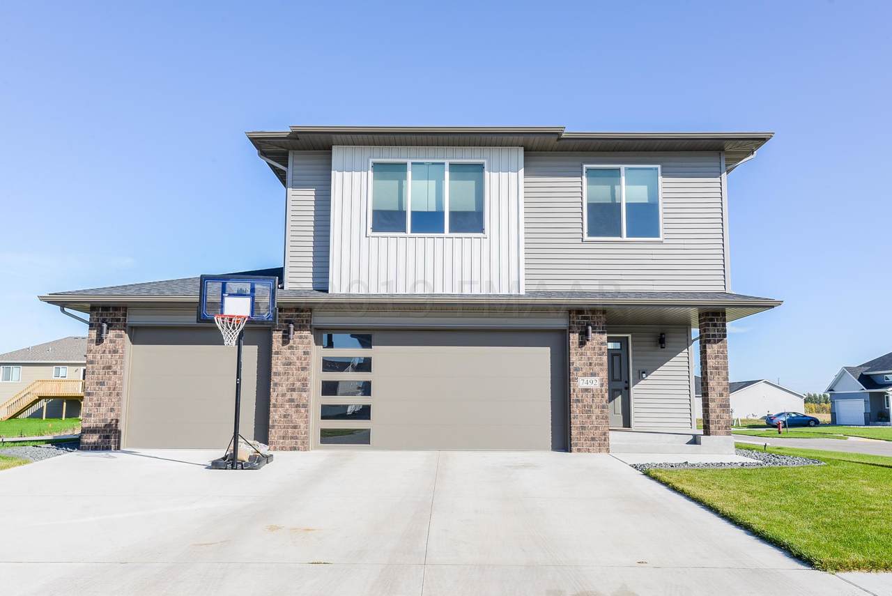7492 20TH Street - Photo 1