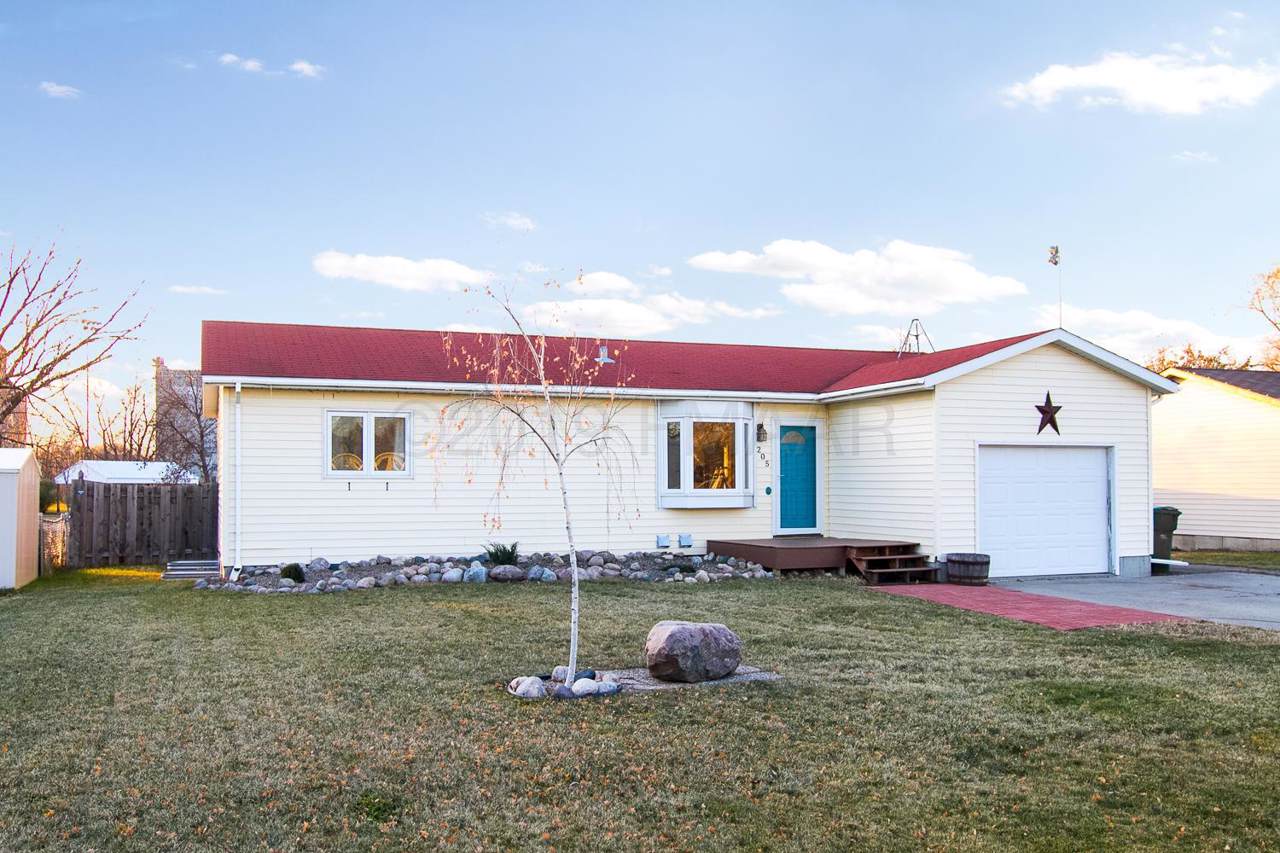 205 3 Street - Photo 1