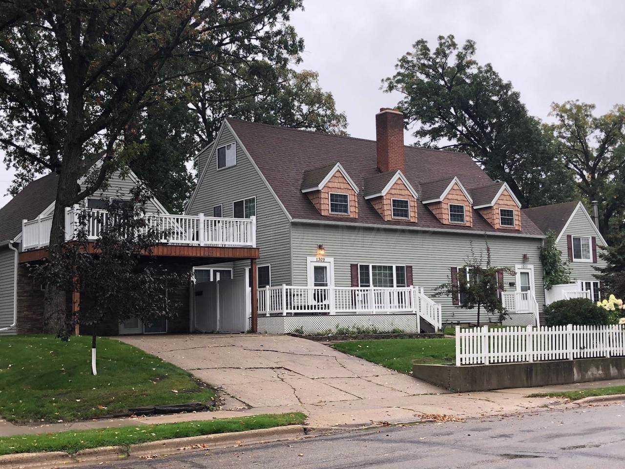 1311 Summit Avenue - Photo 1
