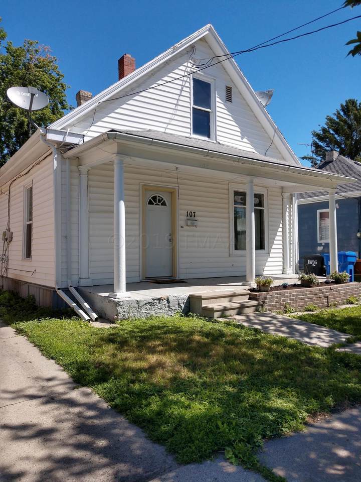 107 6 Avenue - Photo 1