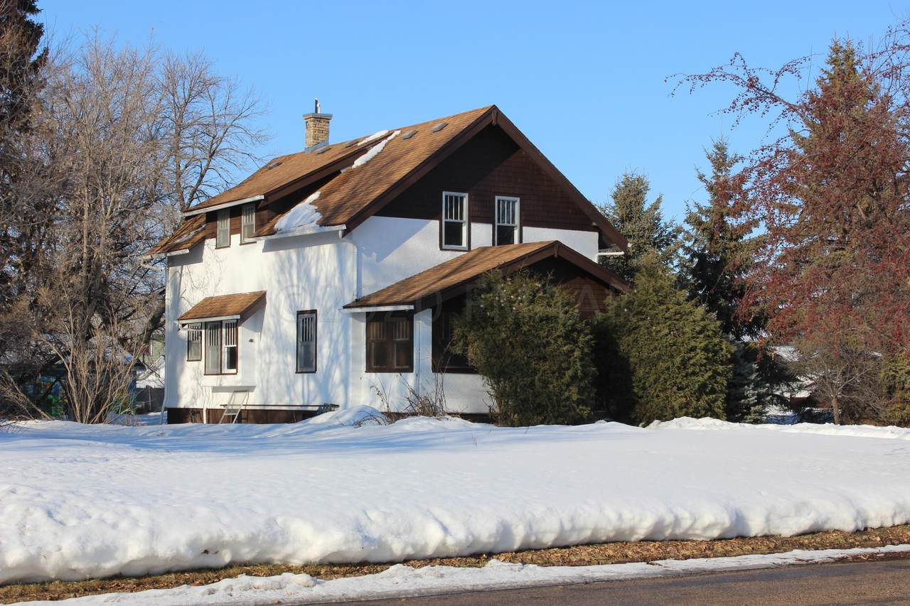 15 3RD Avenue - Photo 1