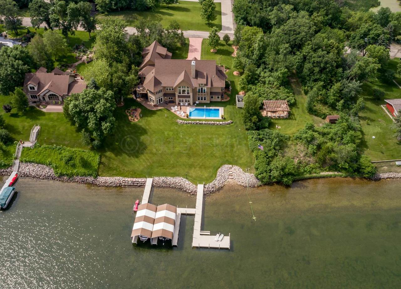 21075 Broadwater Drive - Photo 1