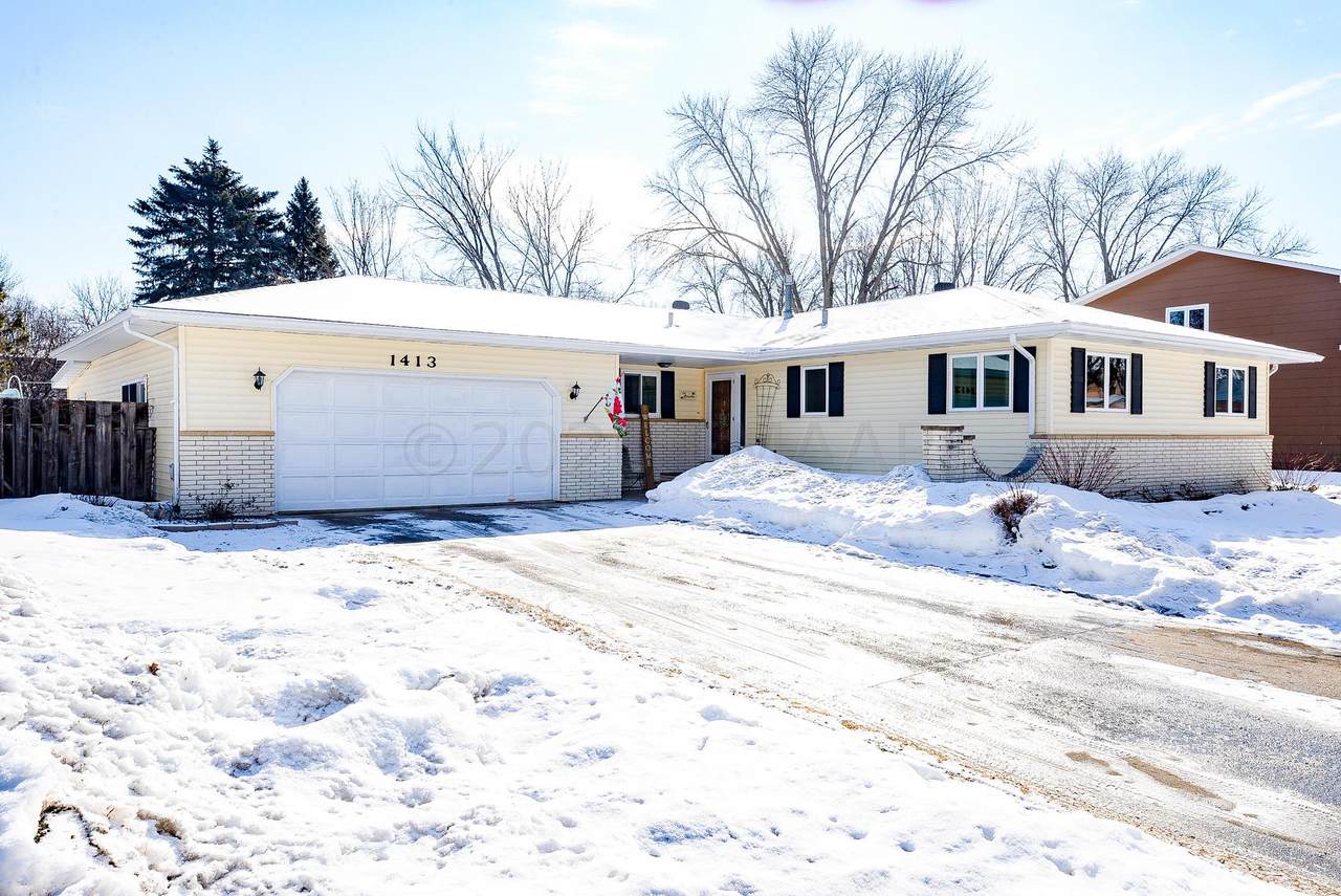 1413 5 Street - Photo 1