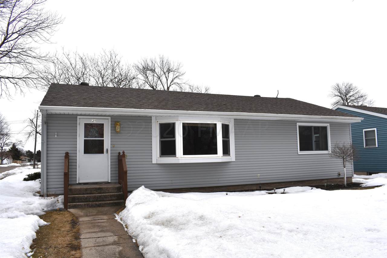211 4 Street - Photo 1