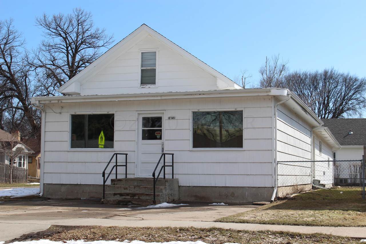 1452 5 Street - Photo 1
