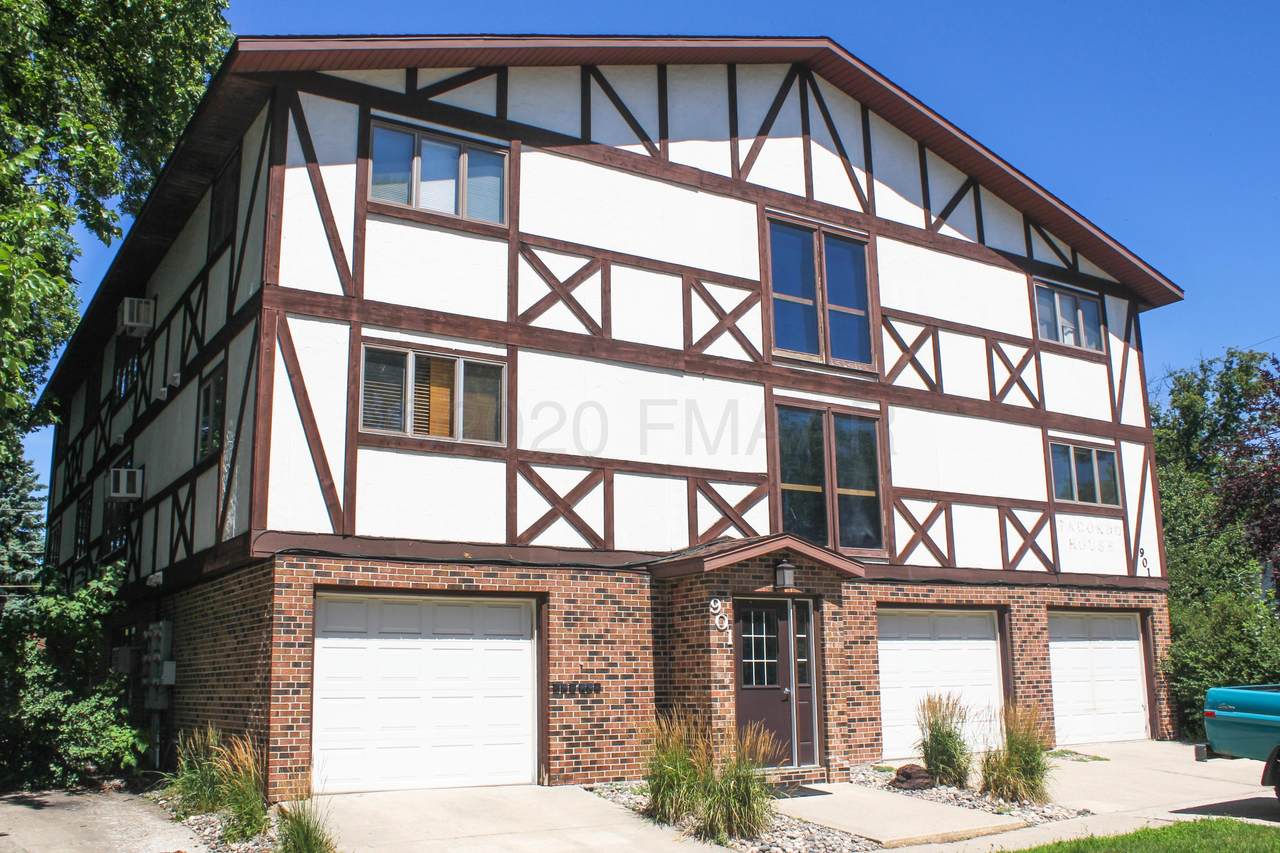 901 8 Avenue - Photo 1
