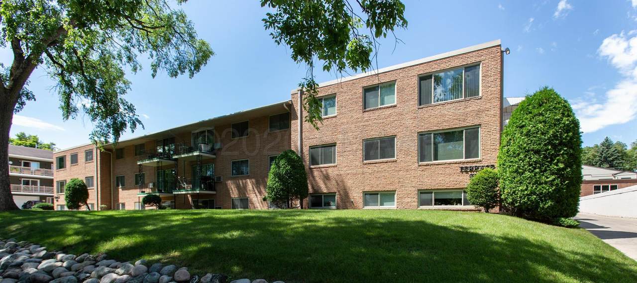605 7TH Street - Photo 1