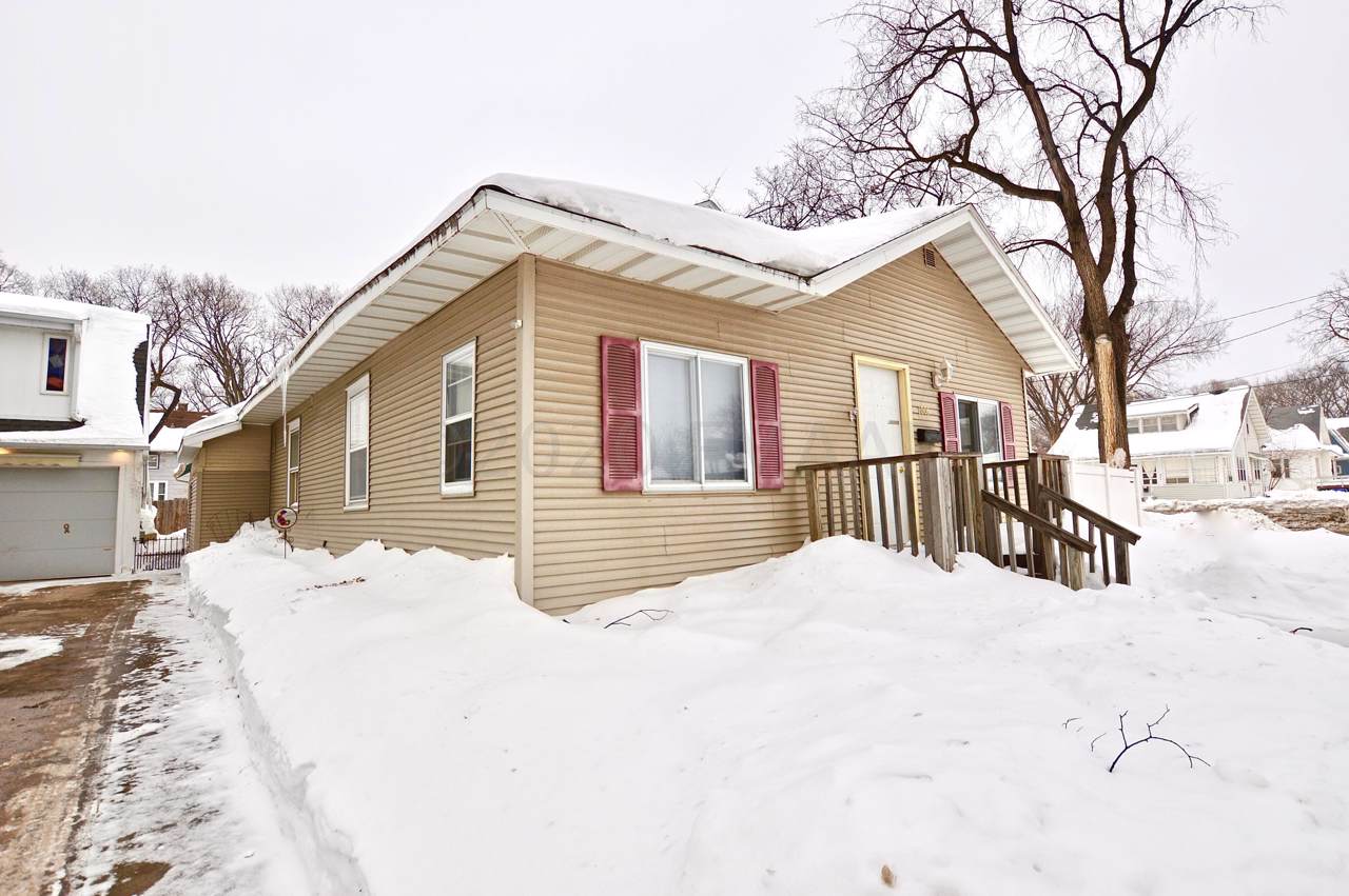 1001 9 Avenue - Photo 1