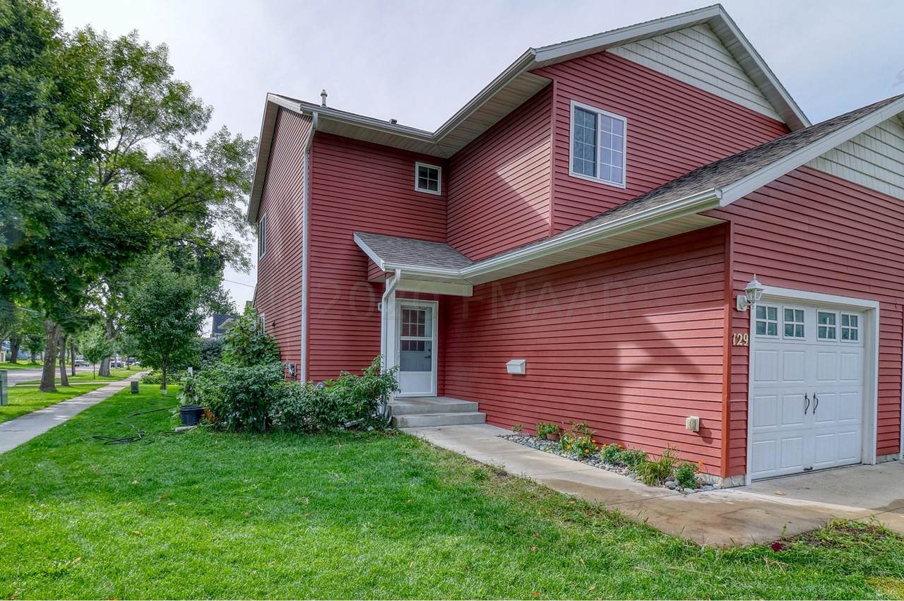 129 16 Street - Photo 1