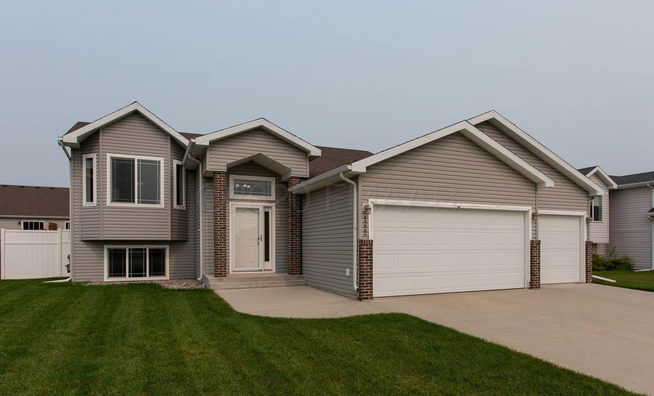1222 44 Avenue - Photo 1