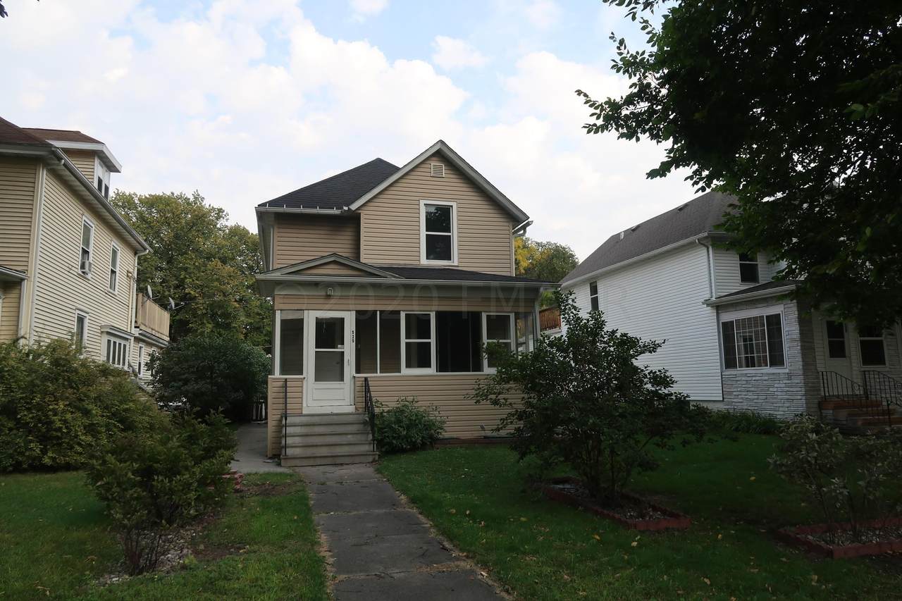 520 11TH Street - Photo 1