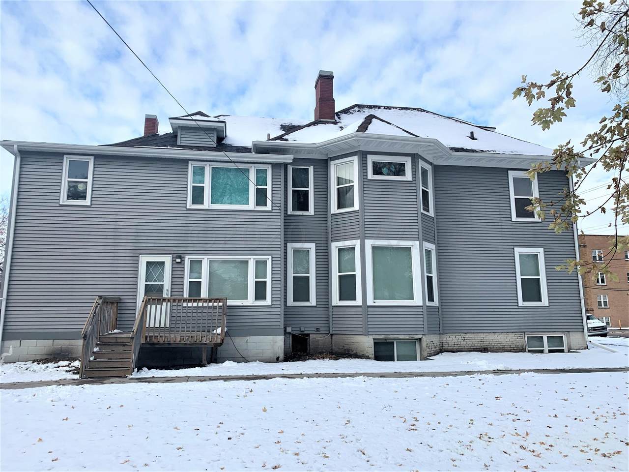 319 9 Street - Photo 1