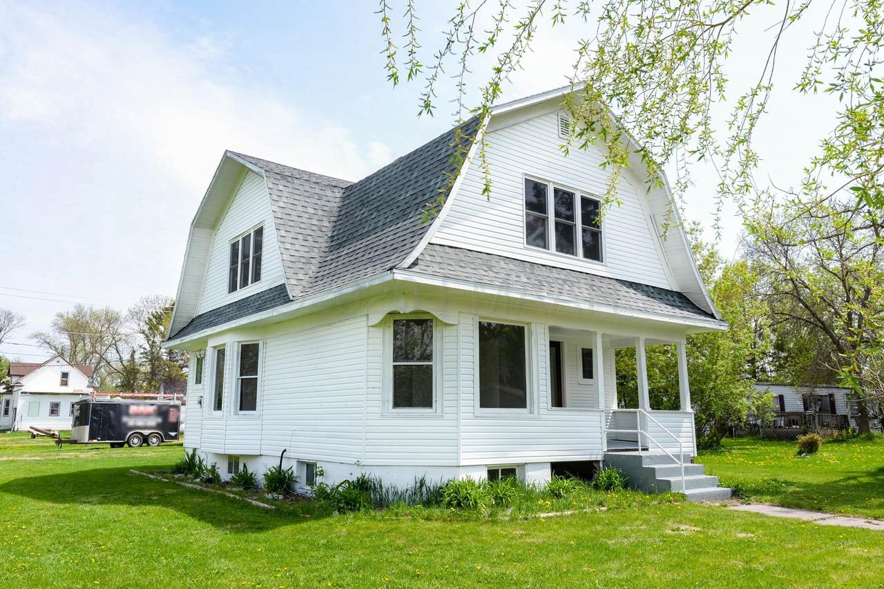 202 2 Street - Photo 1