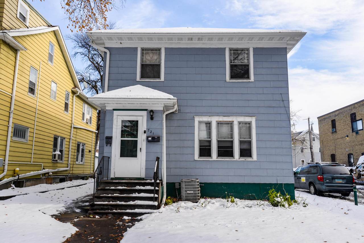 721 8 Street - Photo 1