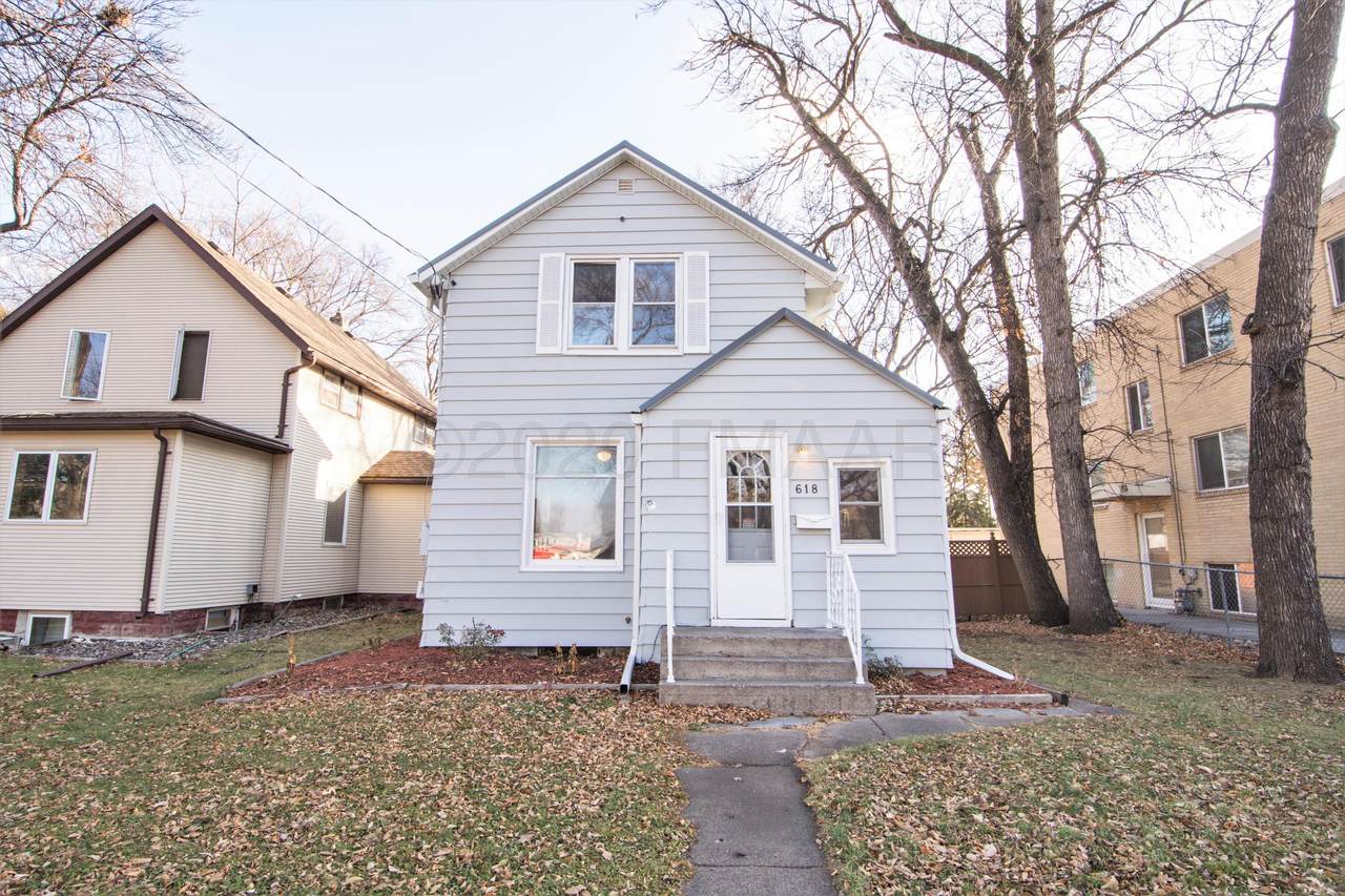 618 11 Street - Photo 1