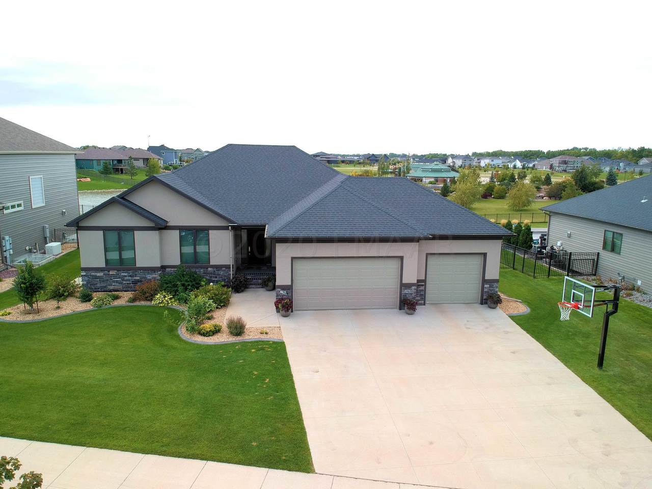 421 35 Avenue - Photo 1