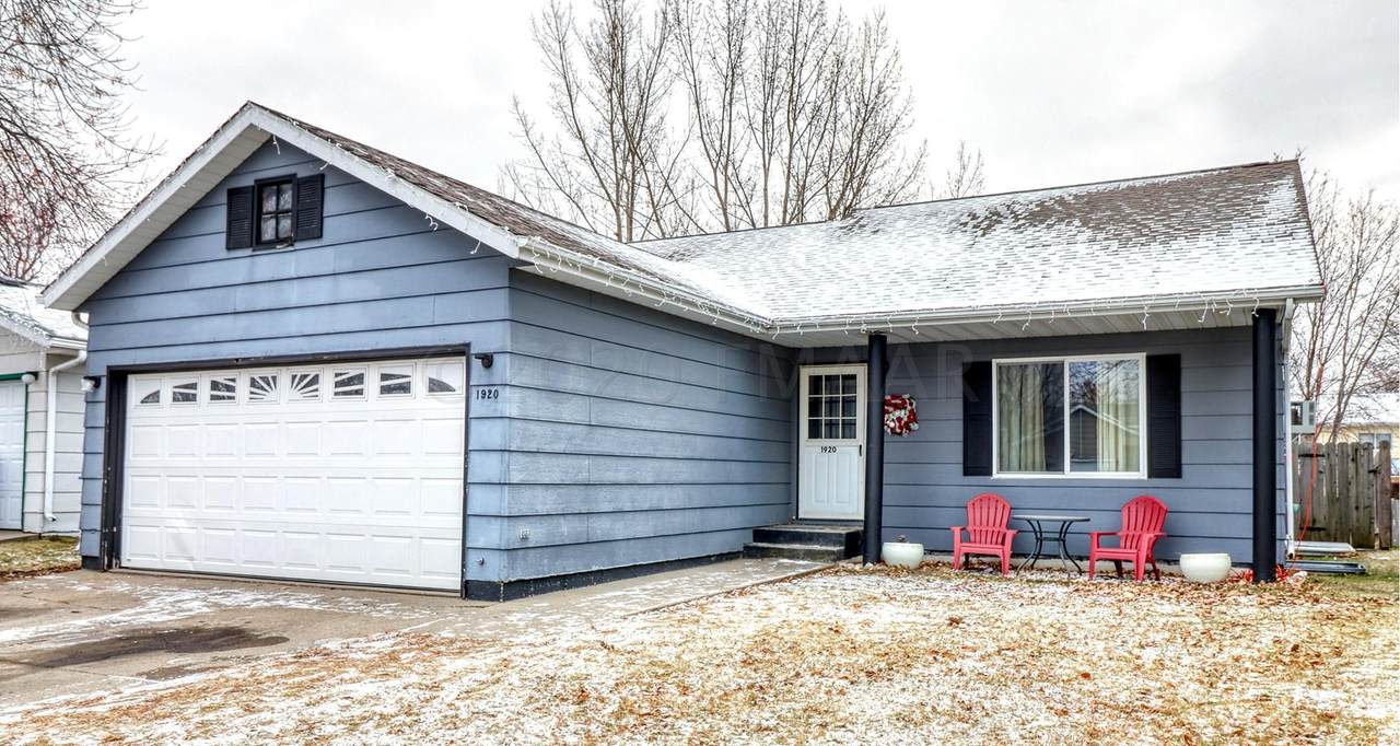 1920 53 Avenue - Photo 1