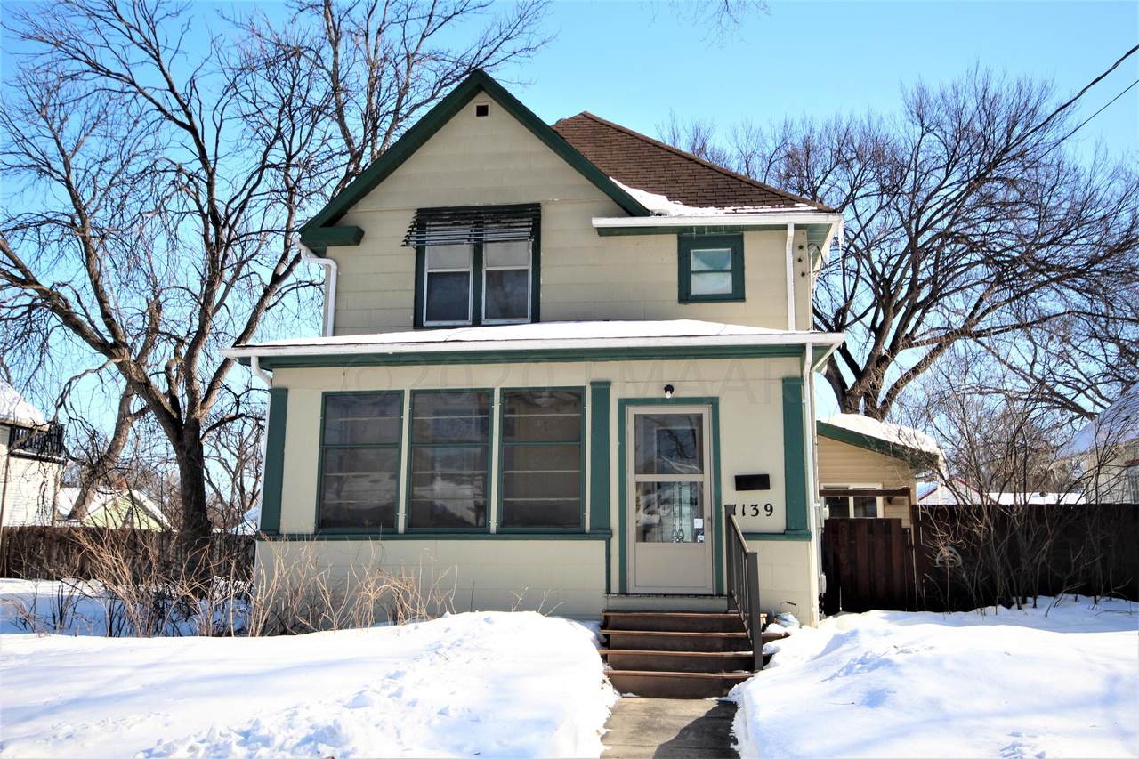1139 2 Street - Photo 1