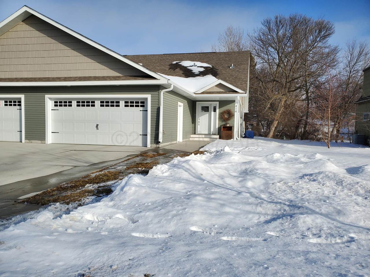 414 9TH Street - Photo 1
