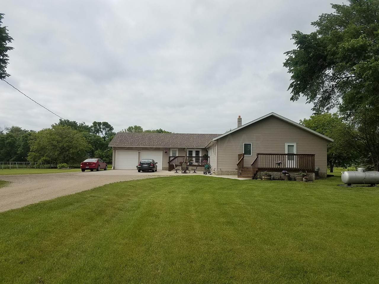 19452 90 Avenue - Photo 1