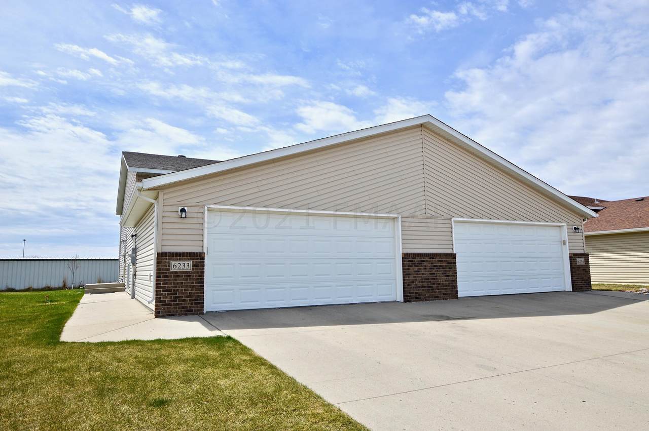 6233 35 Street - Photo 1