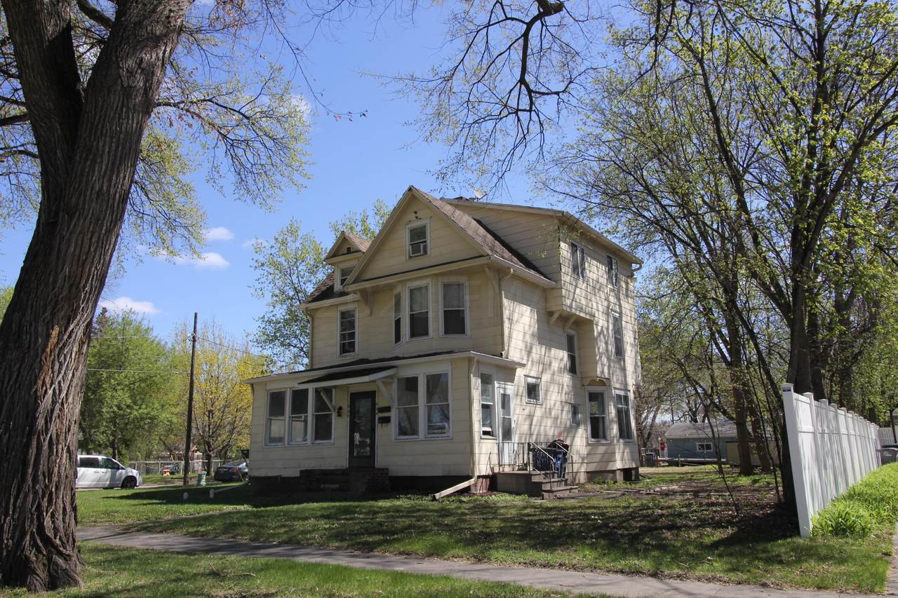 602 9TH Street - Photo 1