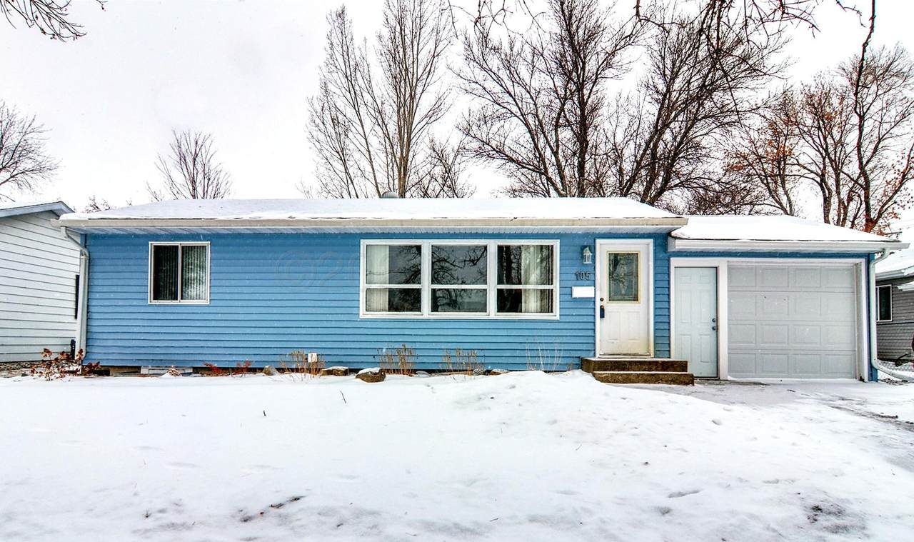 105 8 Avenue - Photo 1