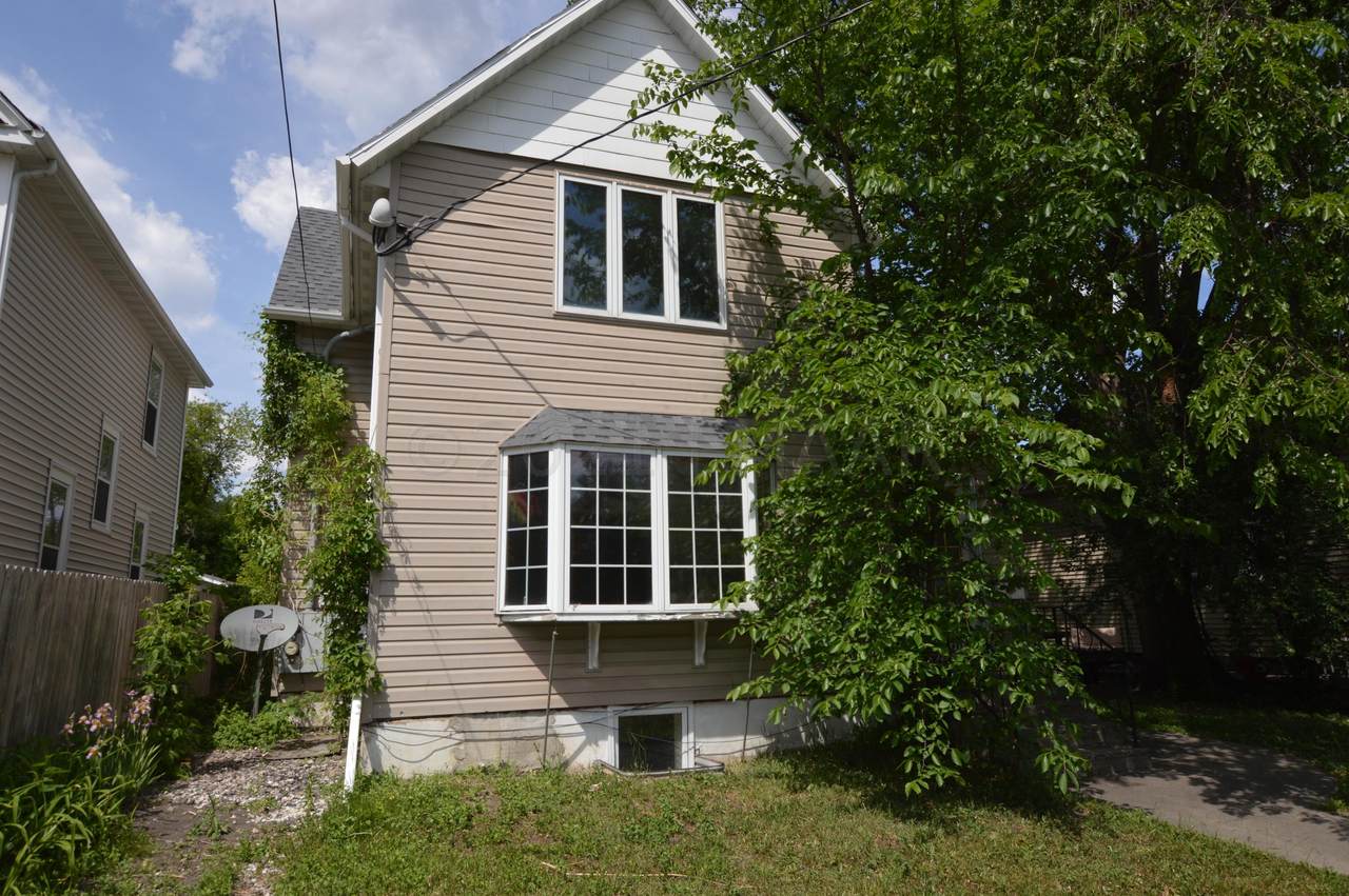 915 5 Avenue - Photo 1