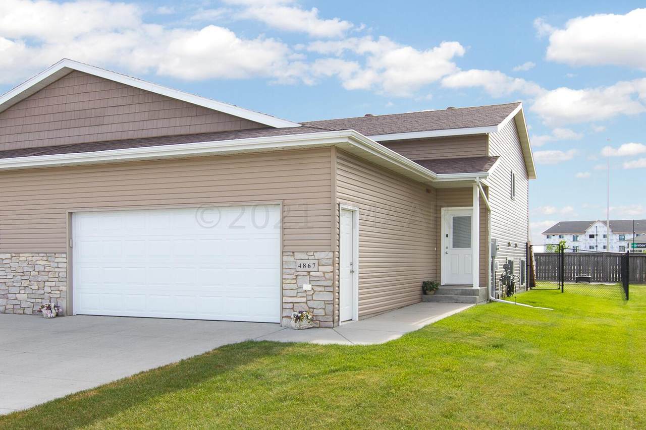 4867 44 Street - Photo 1