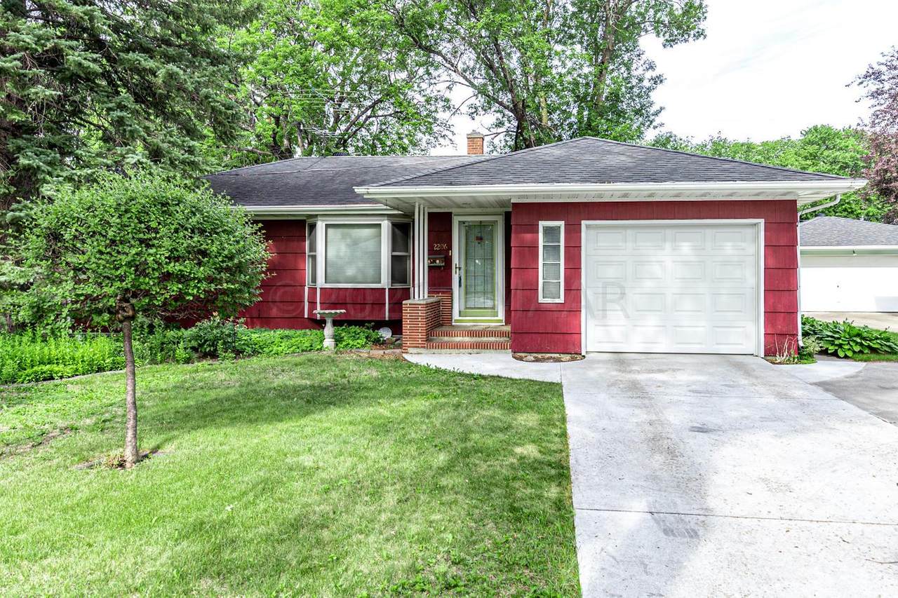 2206 Broadway - Photo 1