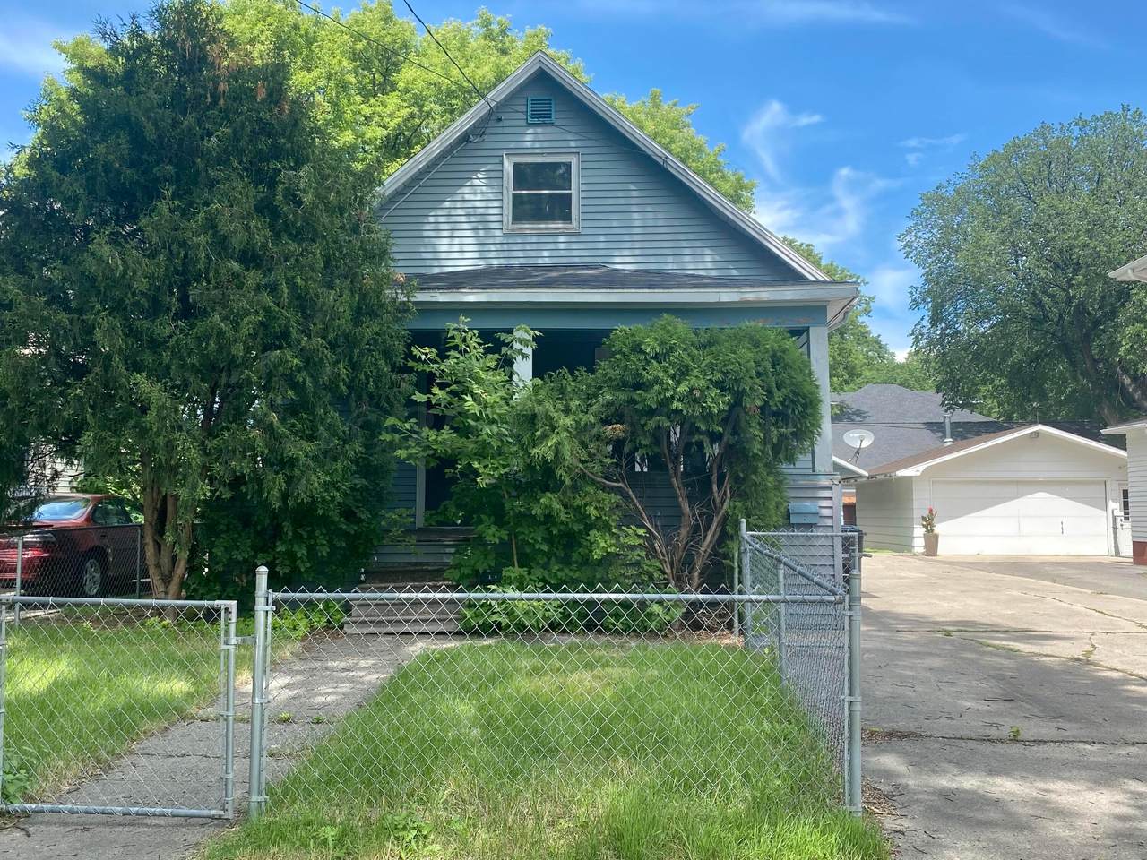 1423 4 Avenue - Photo 1