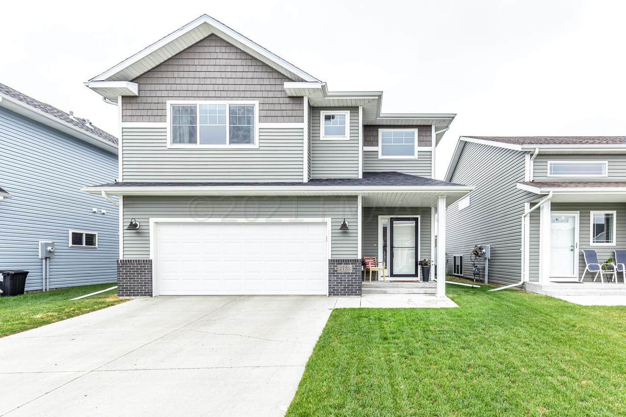 2752 11 Street - Photo 1