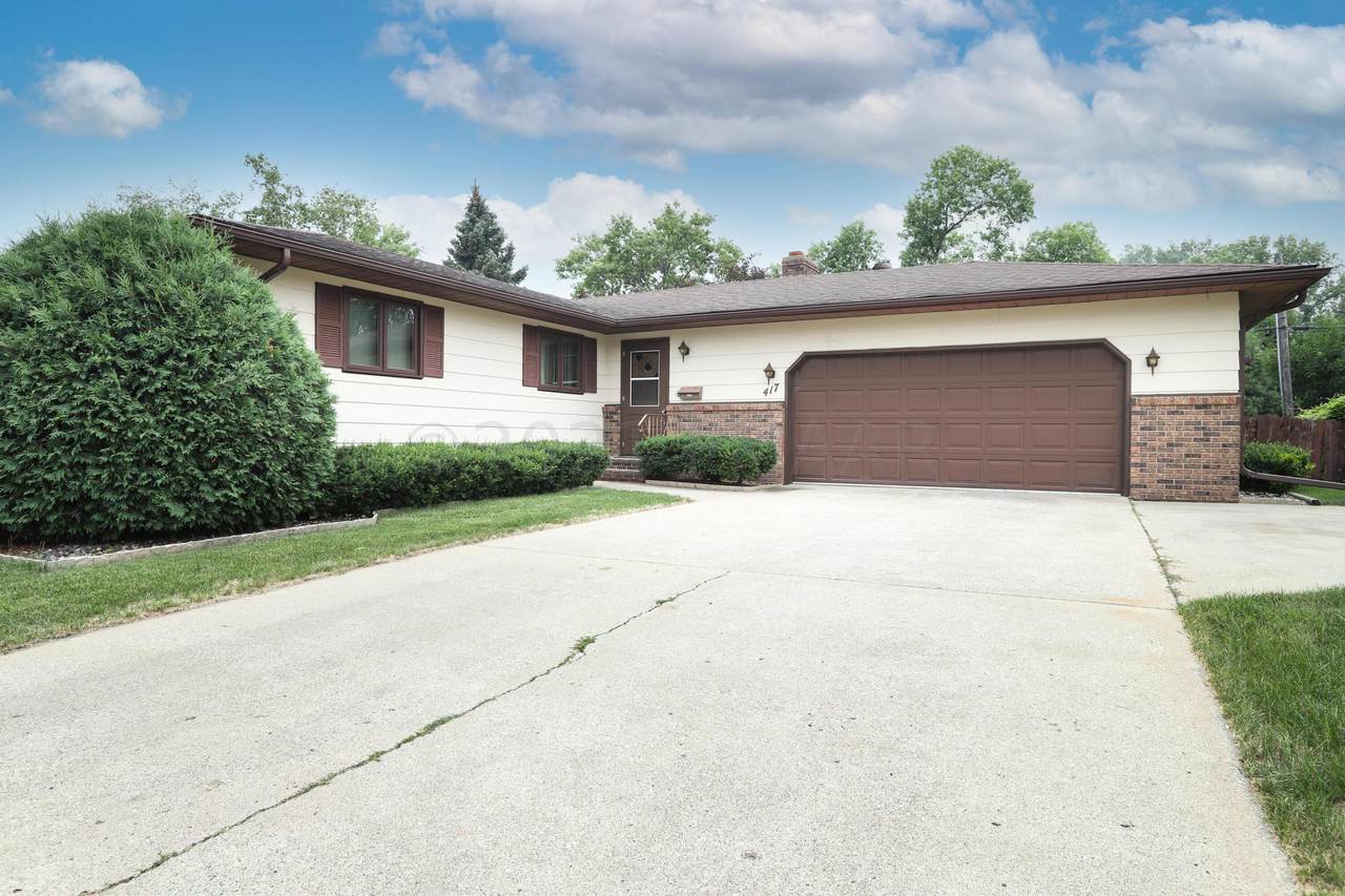 417 Rensvold Boulevard - Photo 1