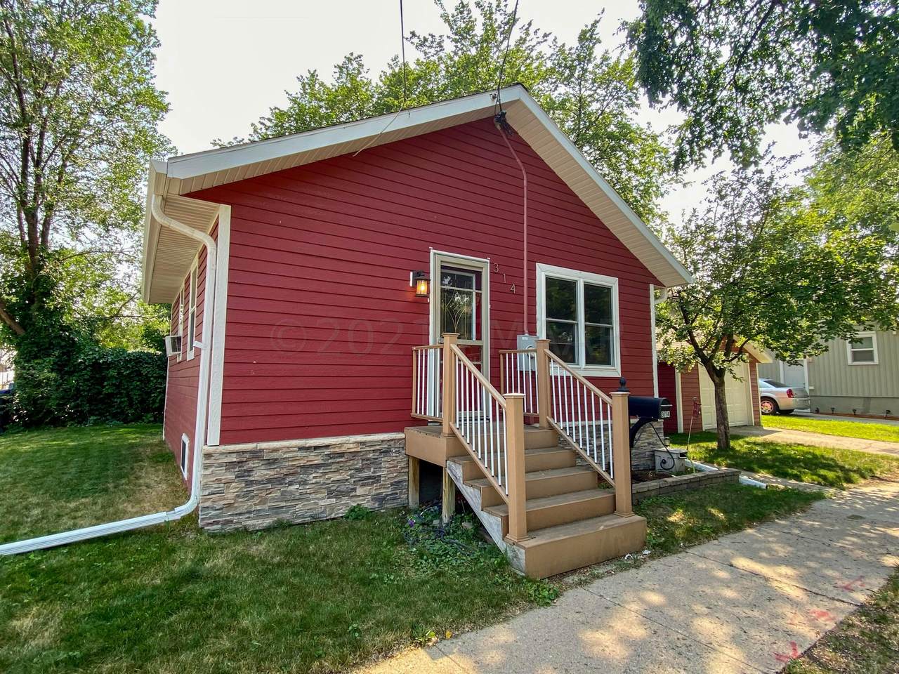 314 10 Avenue - Photo 1