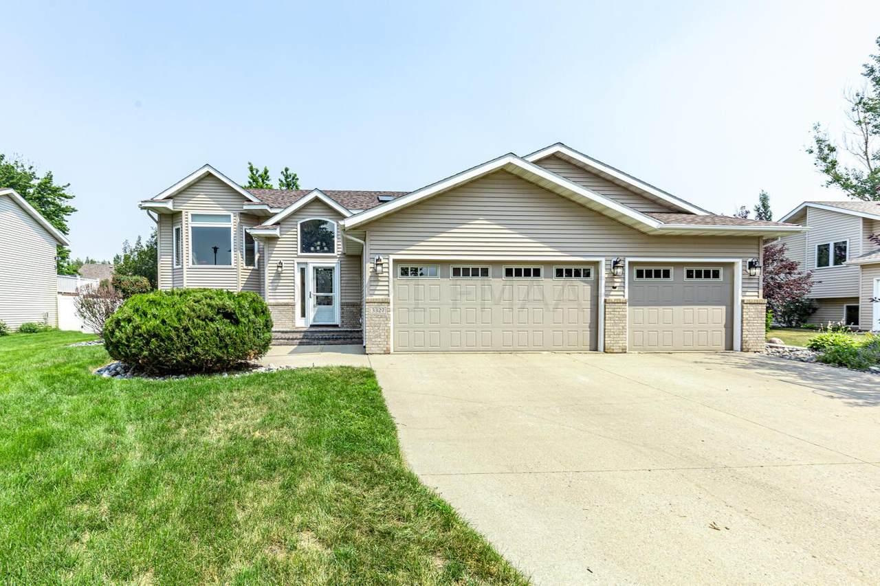 3327 46 Avenue - Photo 1