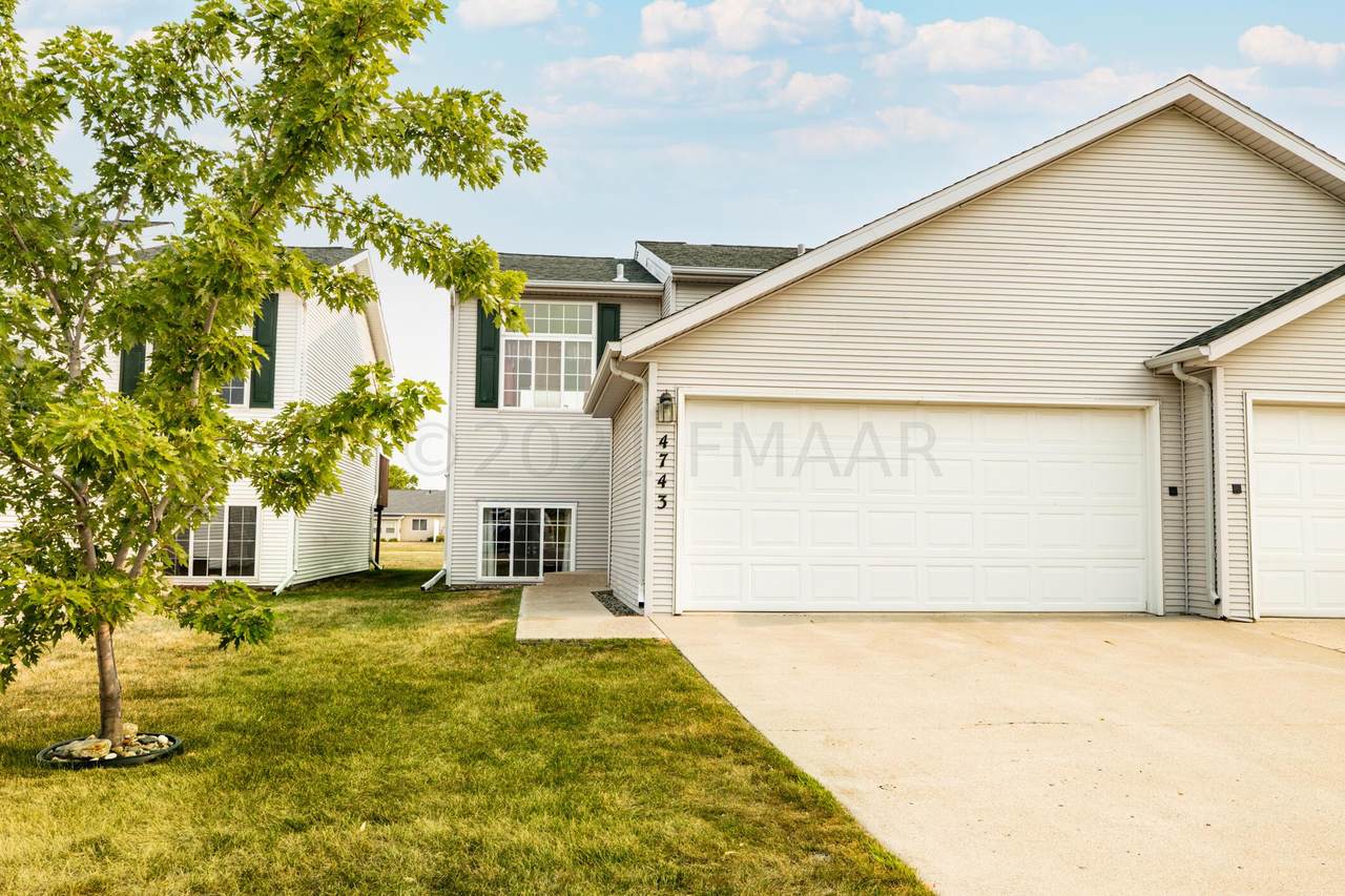 4743 10 Avenue - Photo 1
