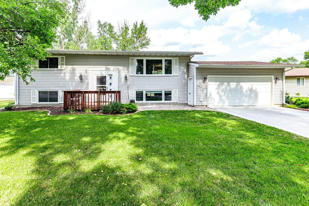 720 6 Avenue - Photo 1
