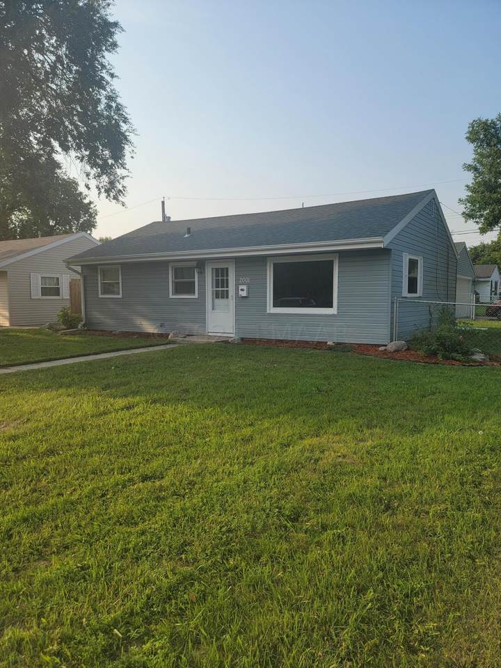 2001 13 Avenue - Photo 1