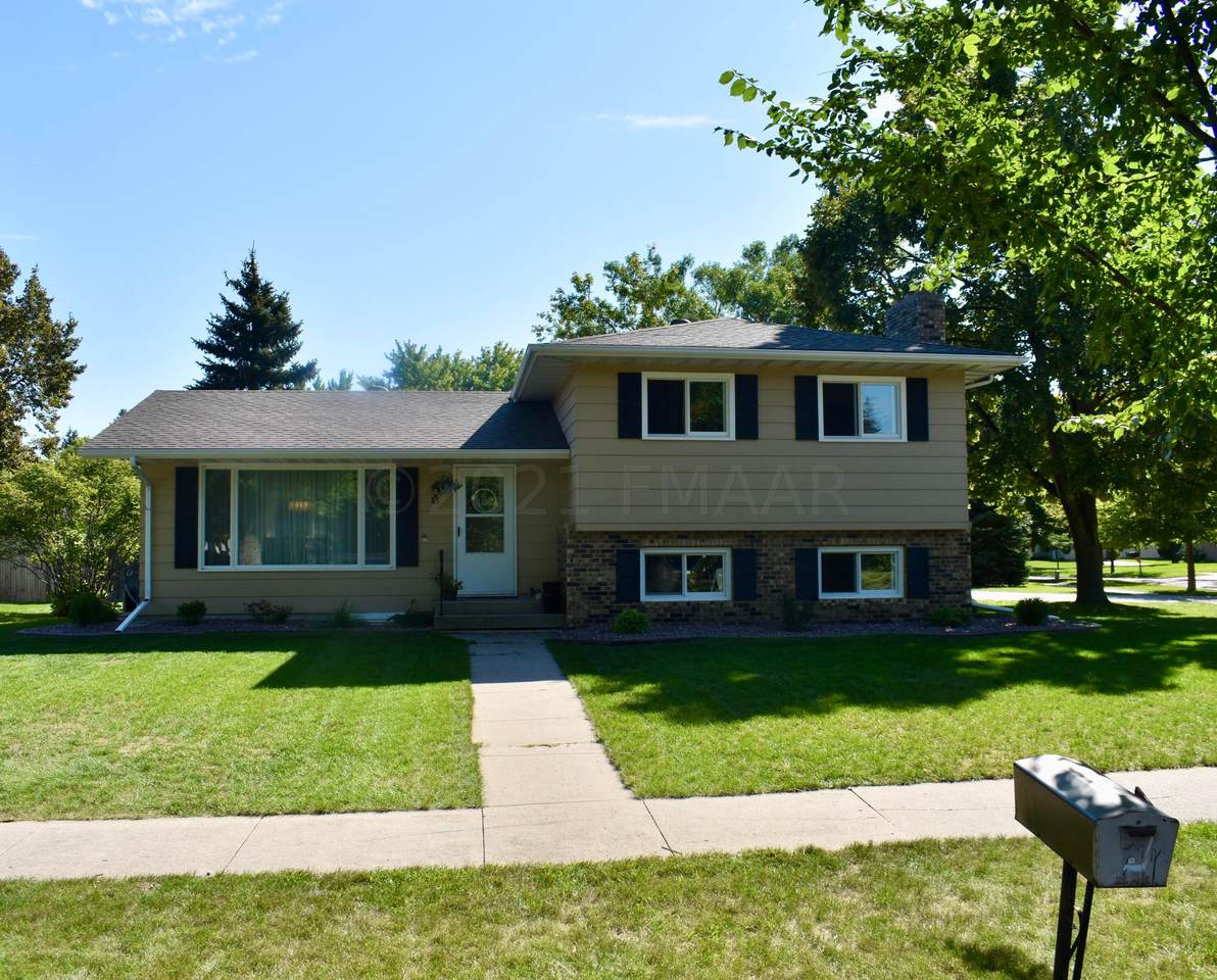 85 28 Avenue - Photo 1