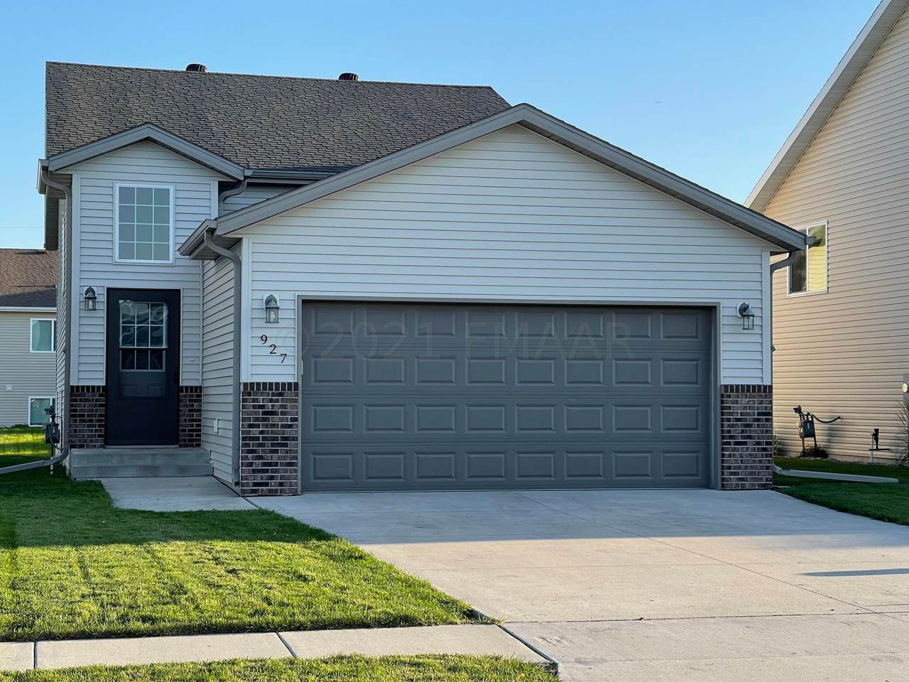 927 30 Avenue - Photo 1