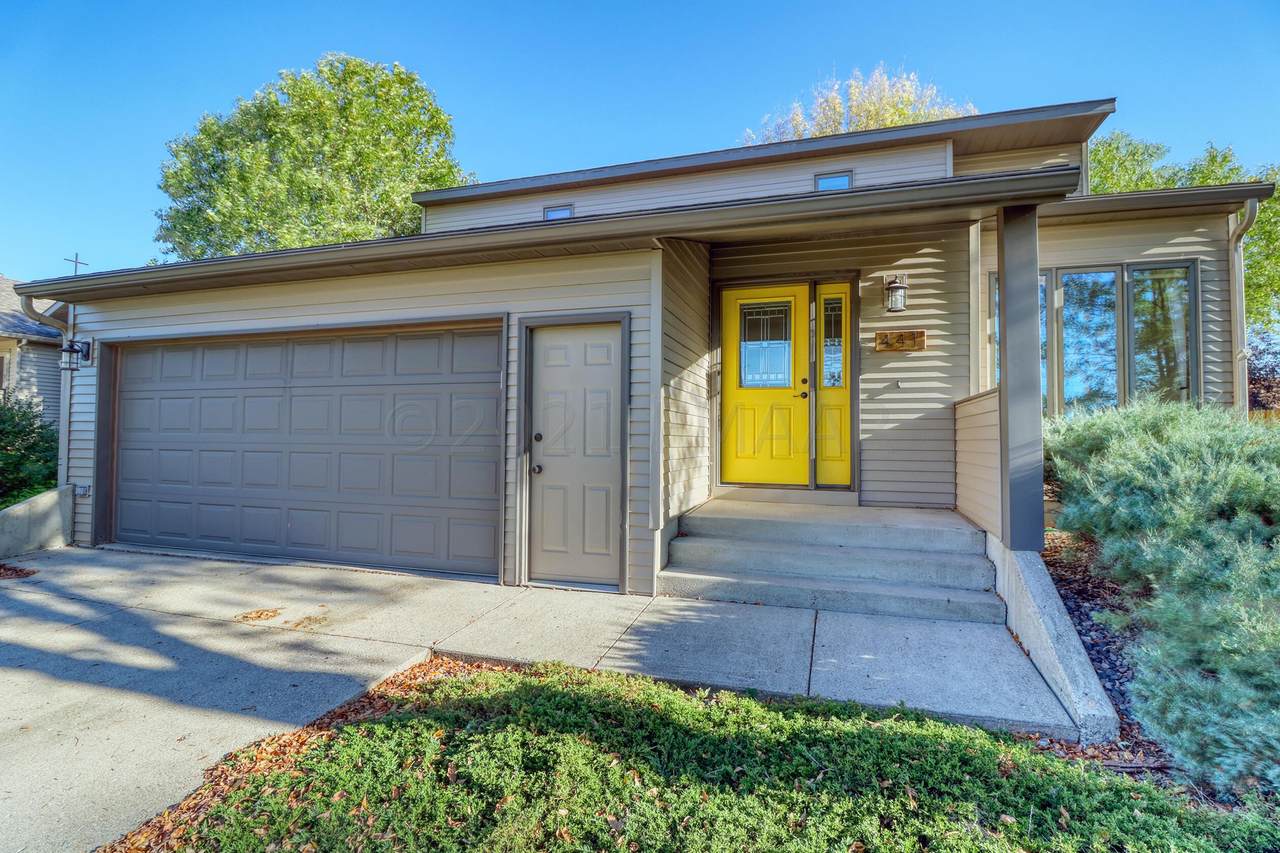 441 12 Avenue - Photo 1