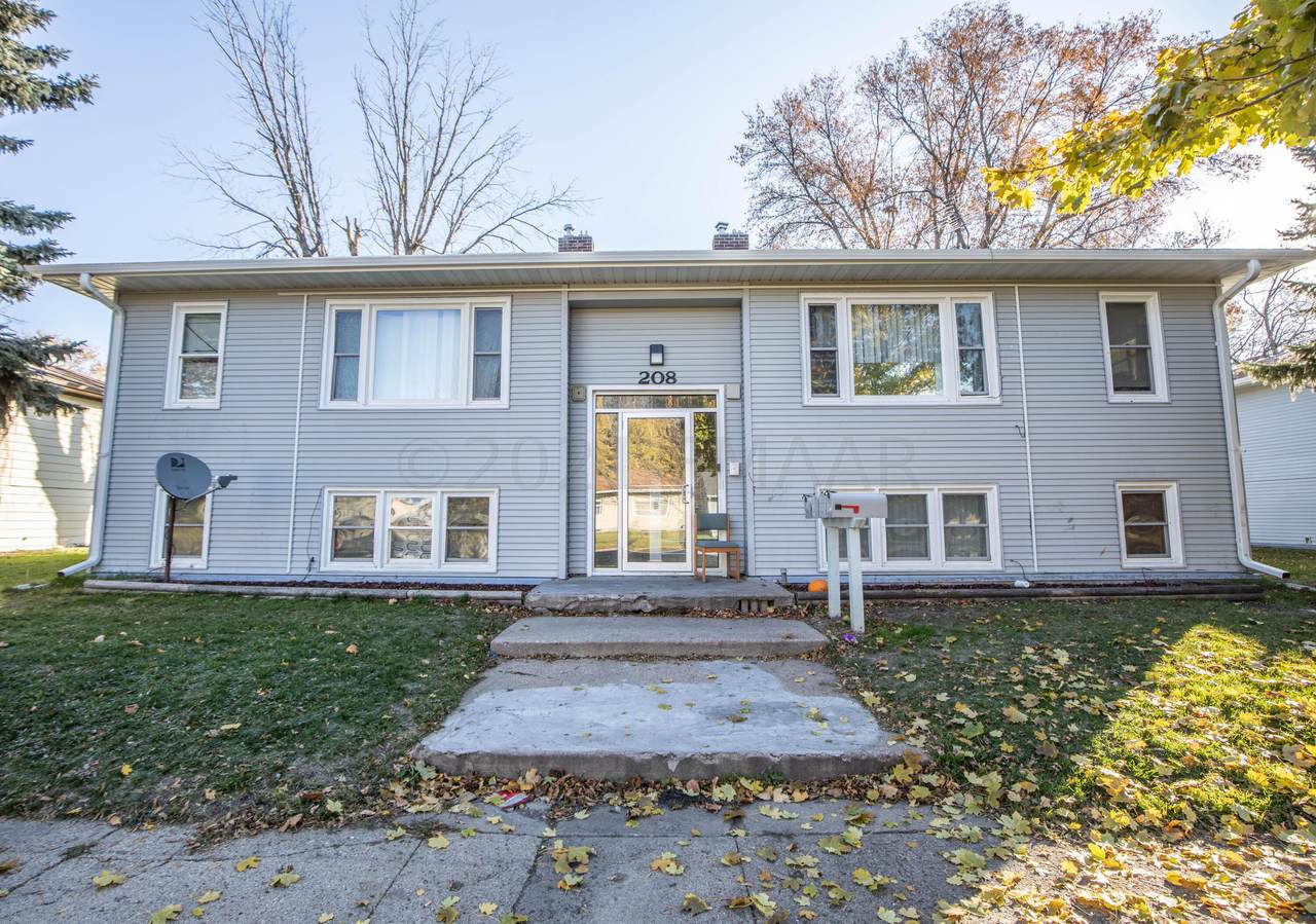 208 16TH Street - Photo 1