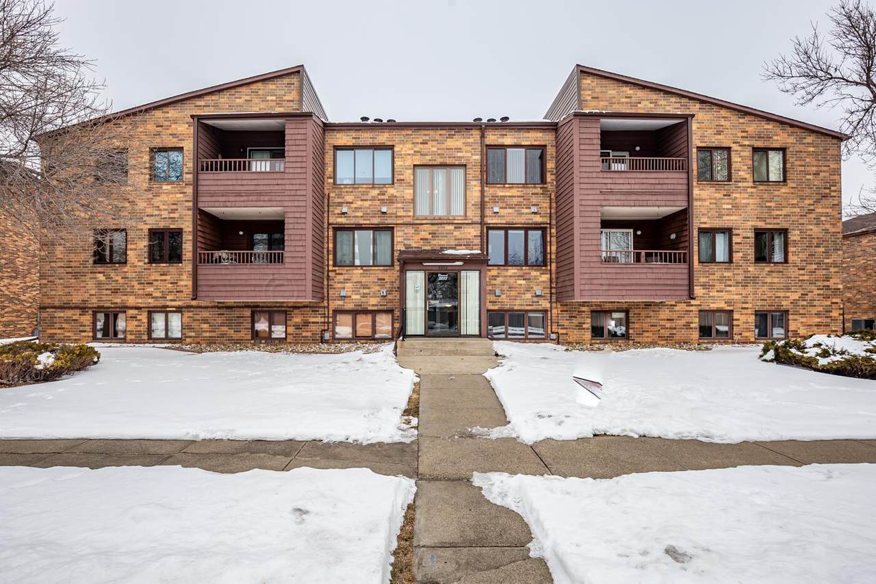 3253 17 Avenue - Photo 1