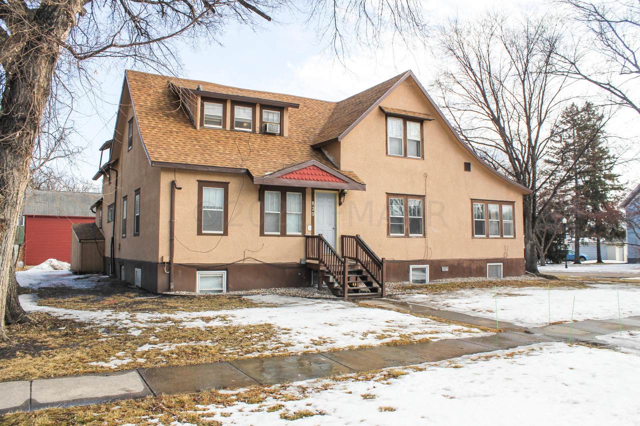 820 7 Street - Photo 1