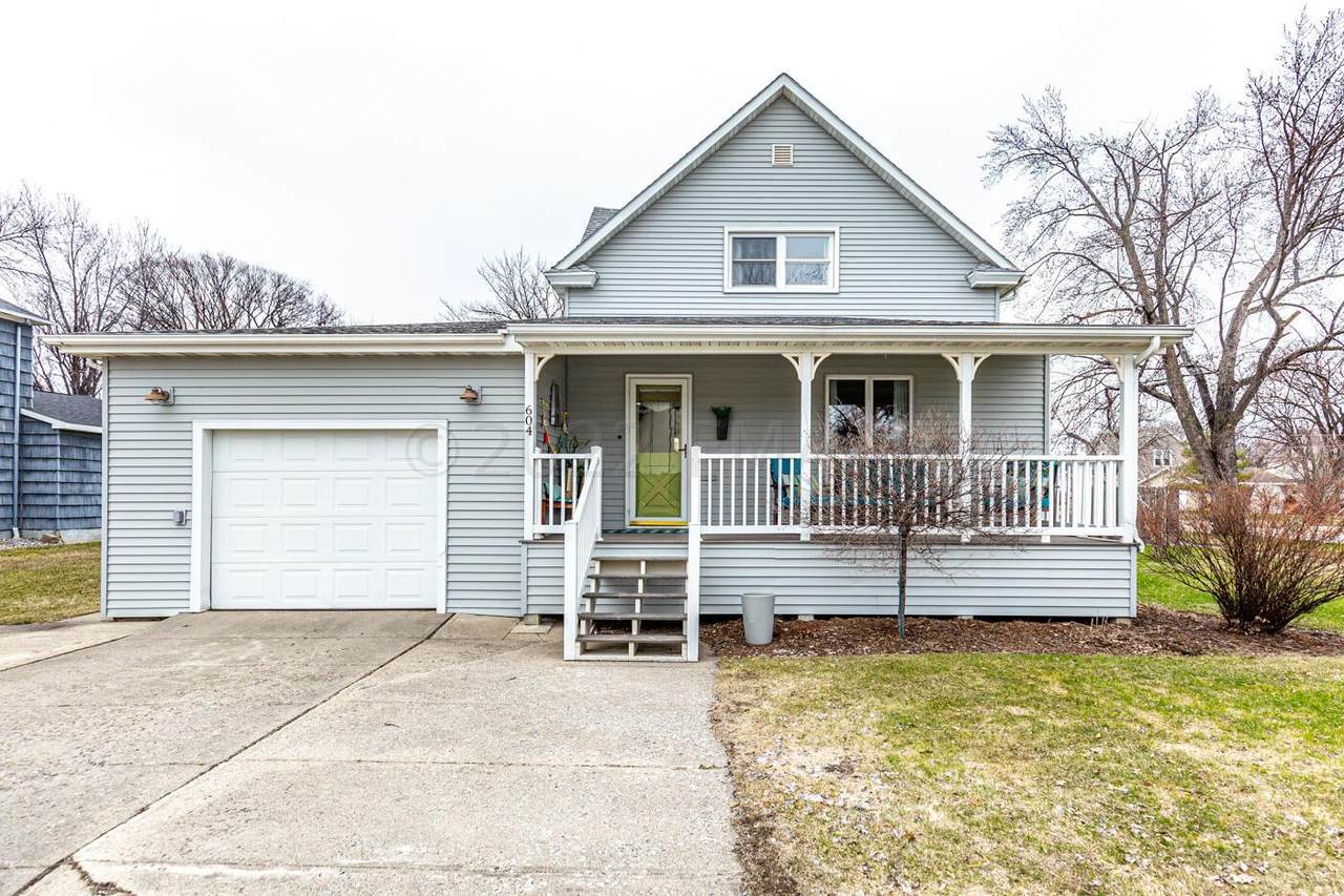 604 6TH Street - Photo 1
