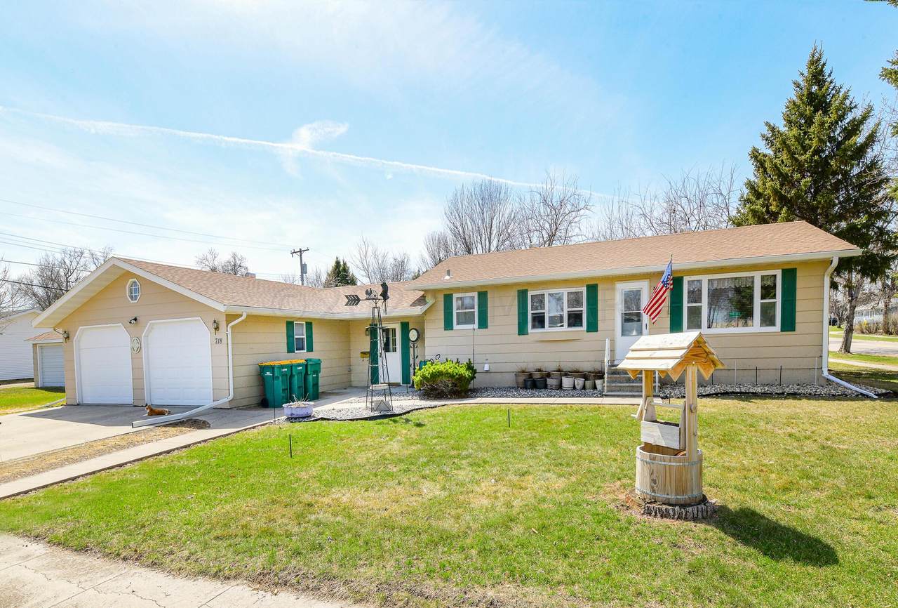 718 Broadway Avenue - Photo 1