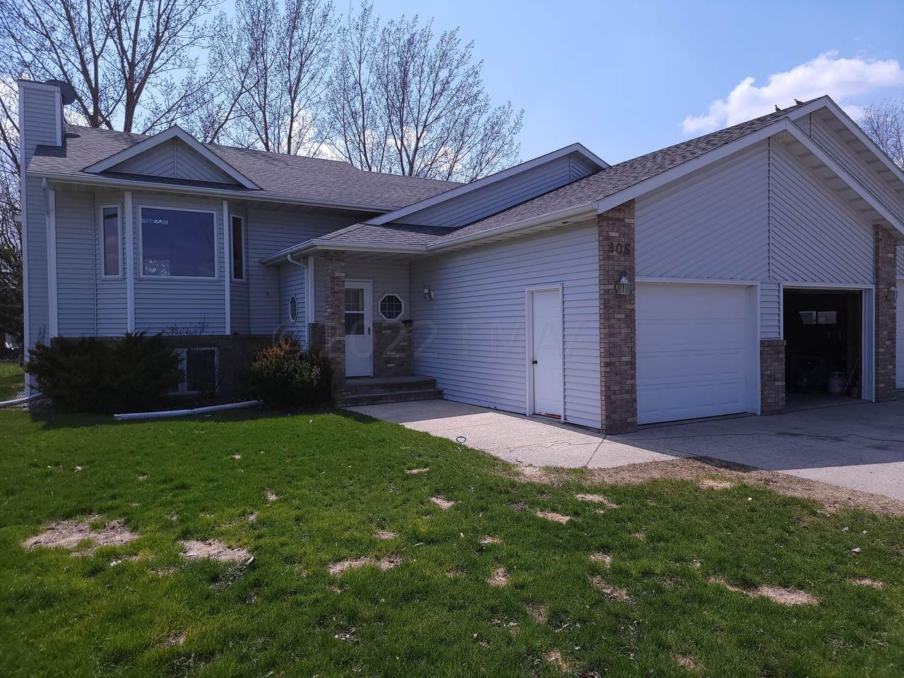 806 8TH Avenue - Photo 1