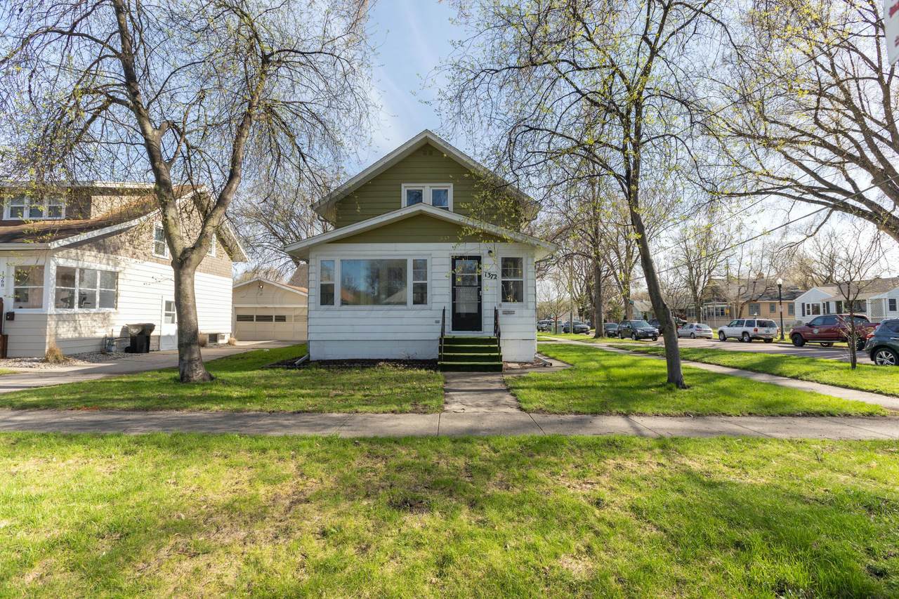 1372 12 Avenue - Photo 1