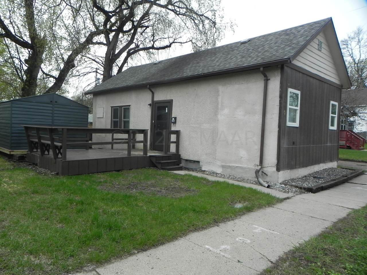 710 10 Avenue - Photo 1